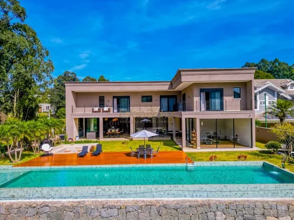 CASA MOBILIADA disponível para venda no bairro Tamboré - Barueri/SP