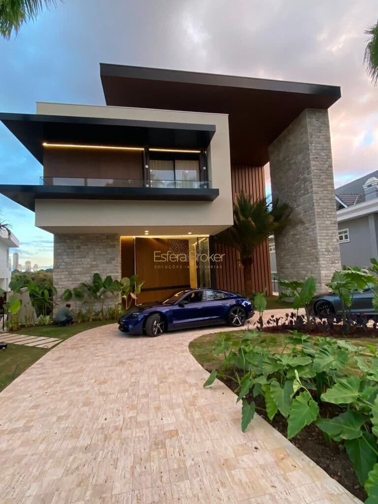 CASA MOBILIADA disponível para venda no bairro Tamboré - Santana de Parnaíba/SP