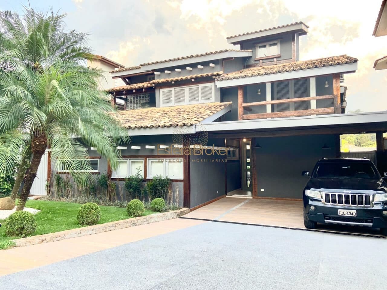 Casa a venda com vista para a montanha e estilo praiano e super charmosa em Alphaville, Santana de Parnaíba, SP