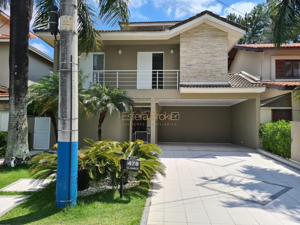 Casa em Santana de Parnaíba - Residencial Quatro (Alphaville)