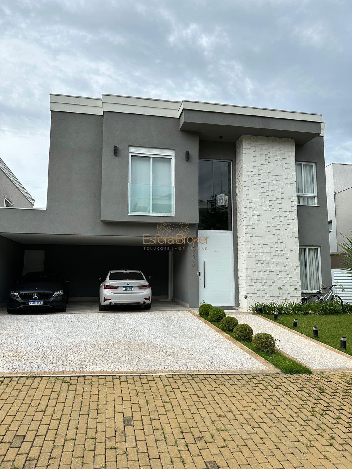 Casa disponível à venda no bairro Alphaville - Santana de Parnaíba/SP