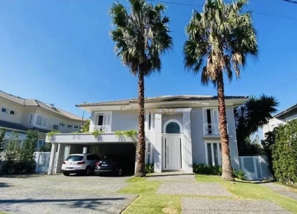 CASA MOBILIADA disponível para venda no bairro Tamboré - Santana de Parnaíba/SP