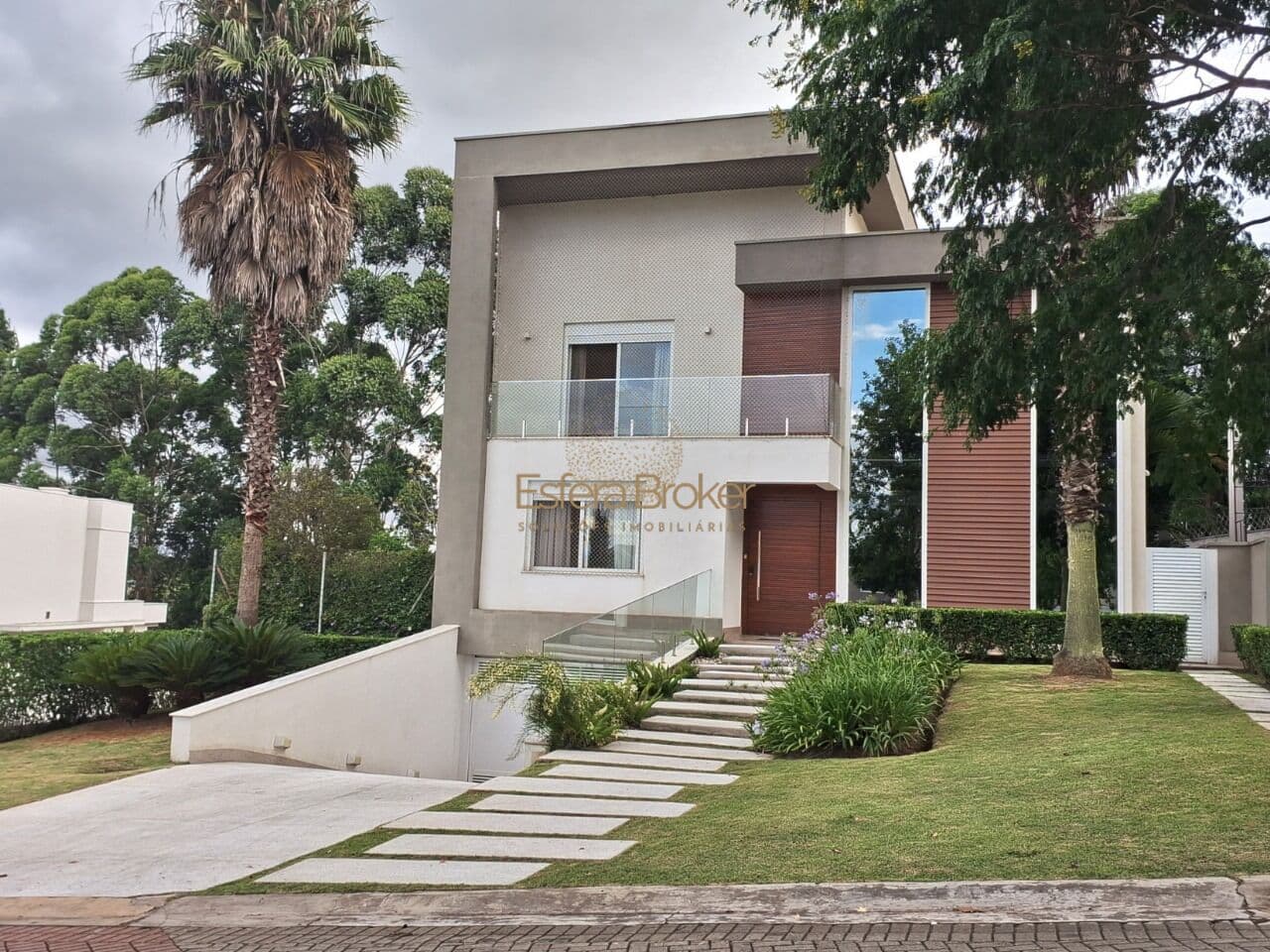 CASA MOBILIADA disponível para venda no bairro Tamboré - Santana de Parnaíba/SP