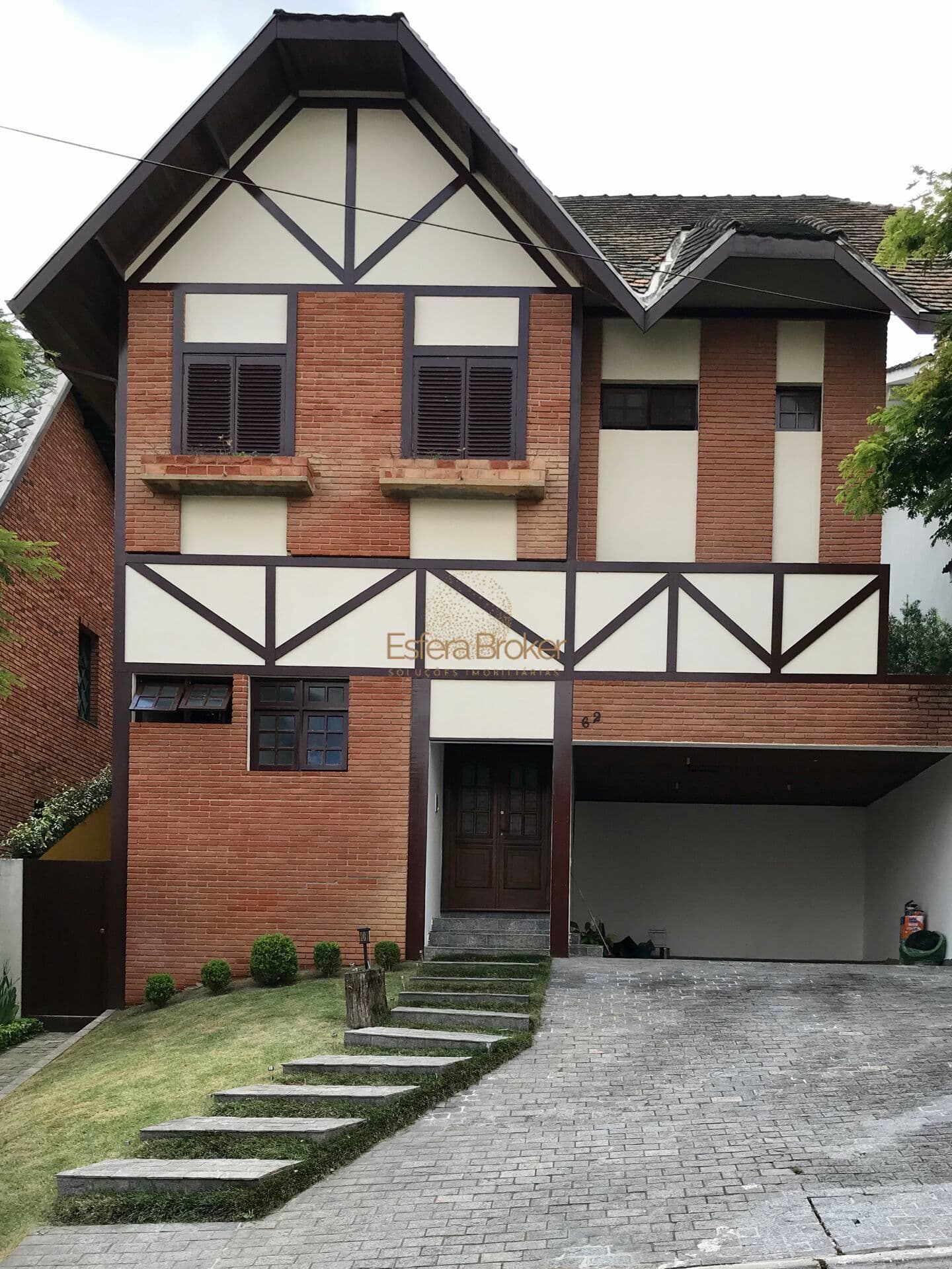 CASA MOBILIADA disponível para venda no bairro Tamboré - Santana de Parnaíba/SP