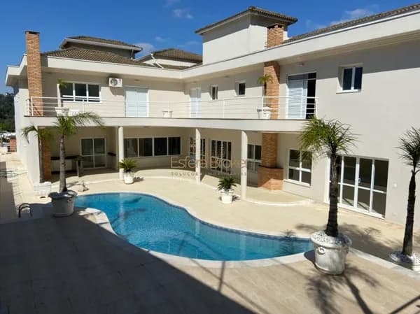 Casa em Santana de Parnaíba - Alphaville
