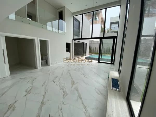 Casa disponível para venda no bairro Alphaville - Santana de Parnaíba/SP