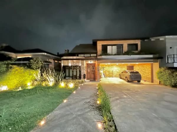 Casa disponível para venda no bairro Alphaville - Santana de Parnaíba/SP