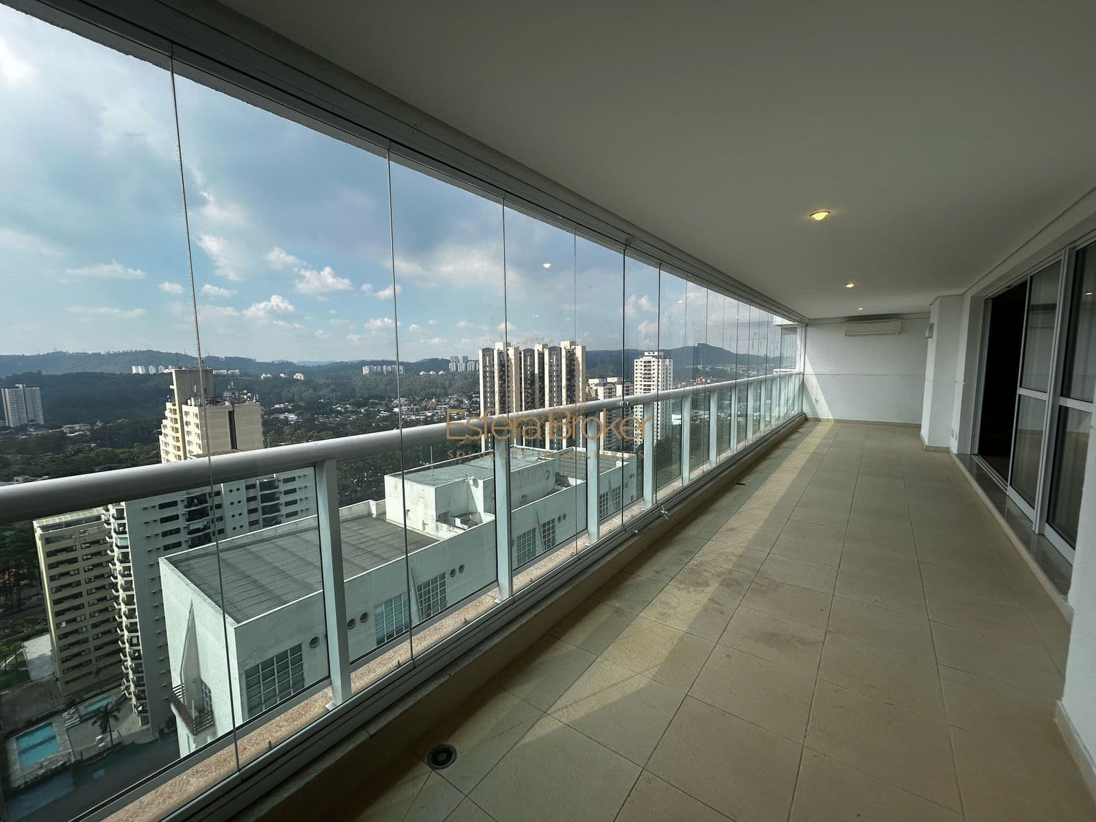 Apartamento disponível para locação no bairro Alphaville Industrial - Barueri/SP