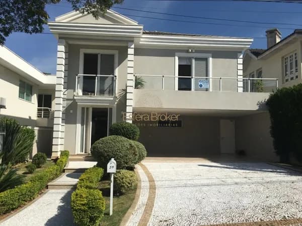 Casa em Santana de Parnaíba - Alphaville