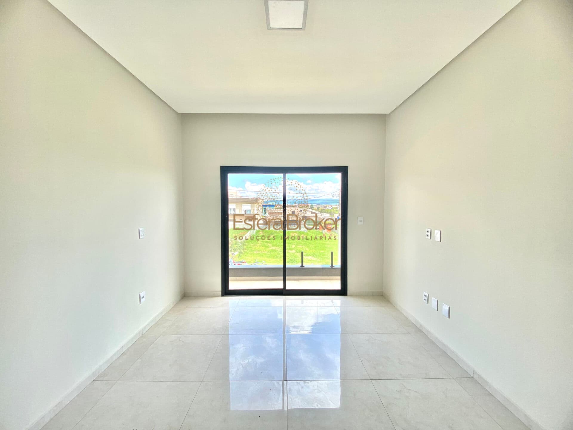 Casa disponível para venda no bairro Parque Residencial Maria Elmira - Caçapava/SP