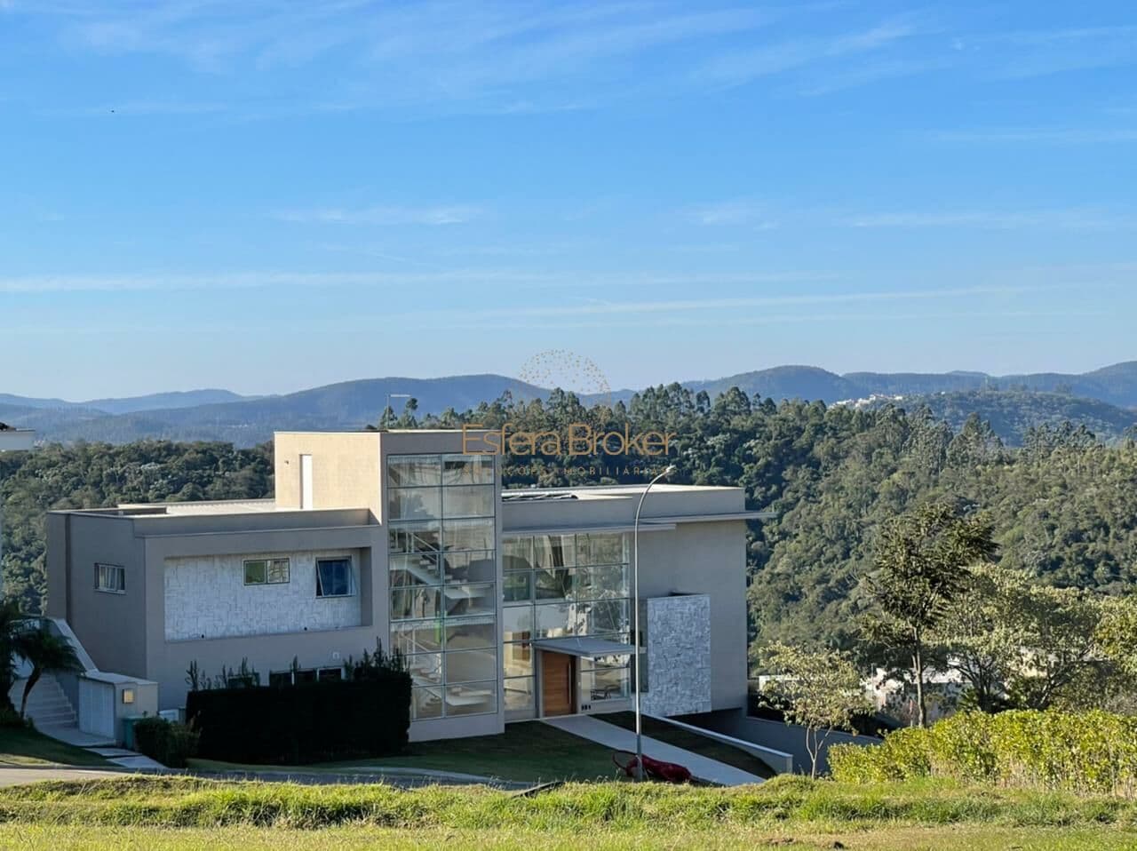 Casa em Santana de Parnaíba - Alphaville