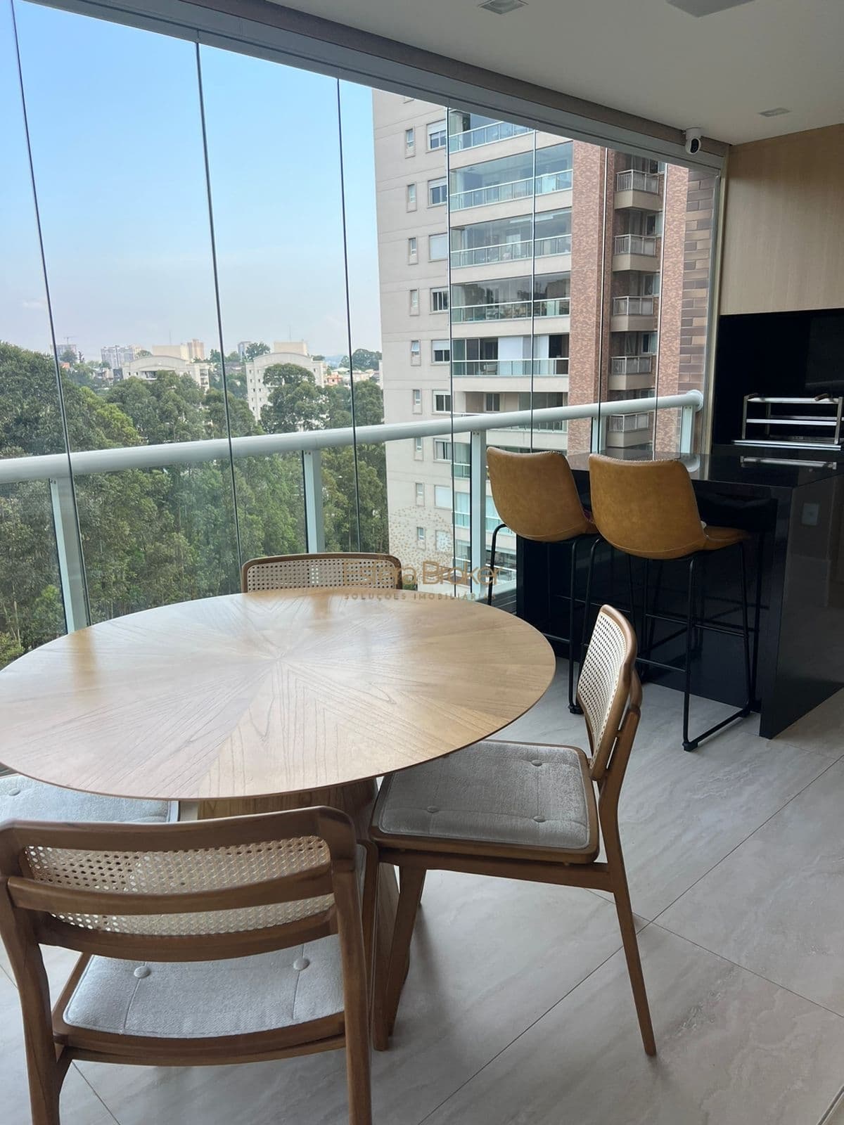 APARTAMENTO MOBILIADO disponível para venda no bairro Centro Empresarial Tamboré - Santana de Parnaíba/SP