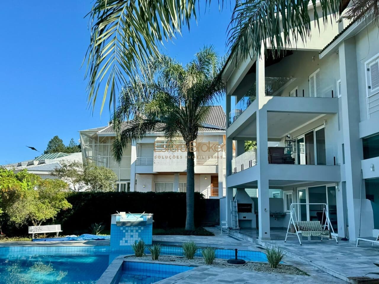Casa em Santana de Parnaíba - Alphaville