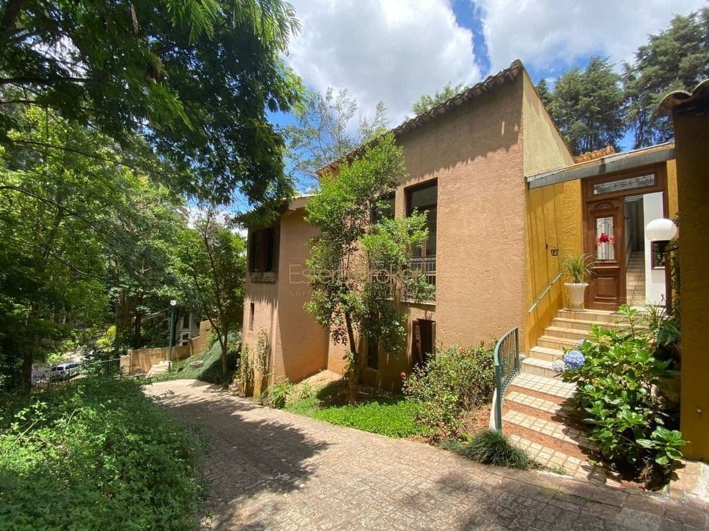 CASA MOBILIADA disponível para venda no bairro Tamboré - Barueri/SP