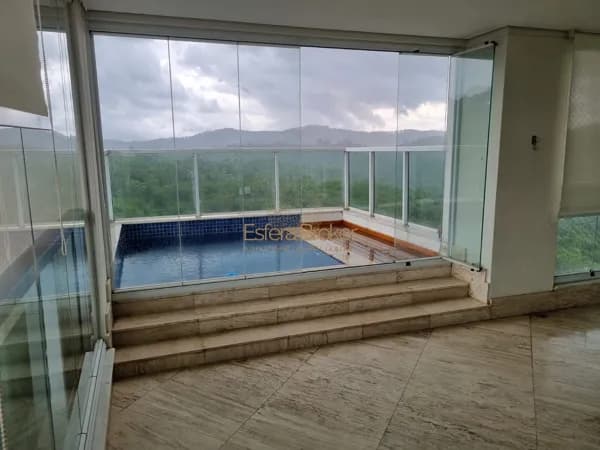 Apartamento em Santana de Parnaíba - Alphaville