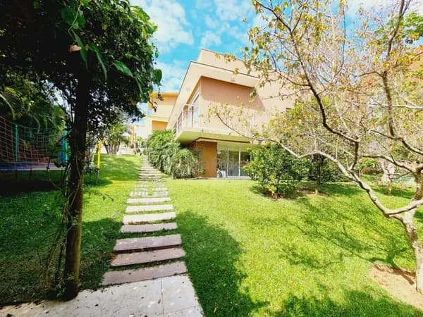 Casa em Santana de Parnaíba - Tamboré