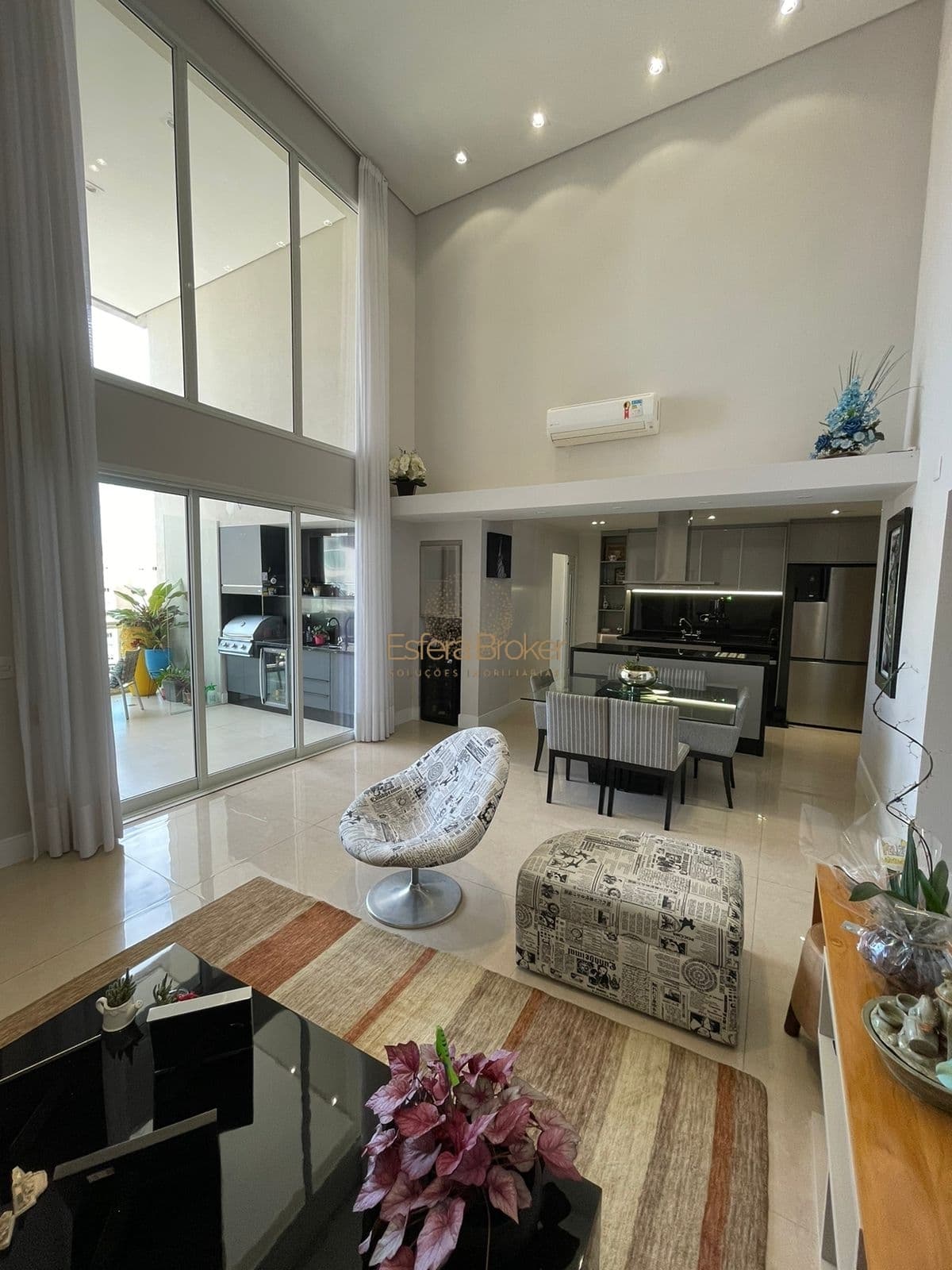 APARTAMENTO MOBILIADO disponível para venda no bairro Cidade Tamboré - Santana de Parnaíba/SP