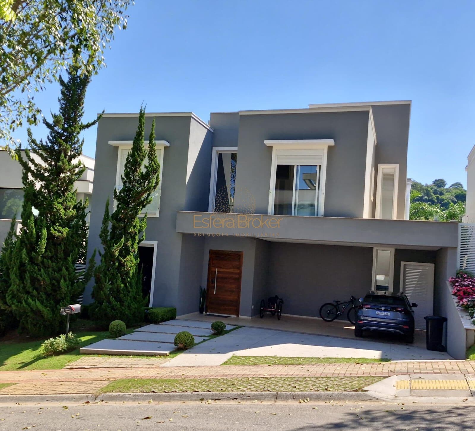 CASA MOBILIADA disponível para venda no bairro Tamboré - Santana de Parnaíba/SP