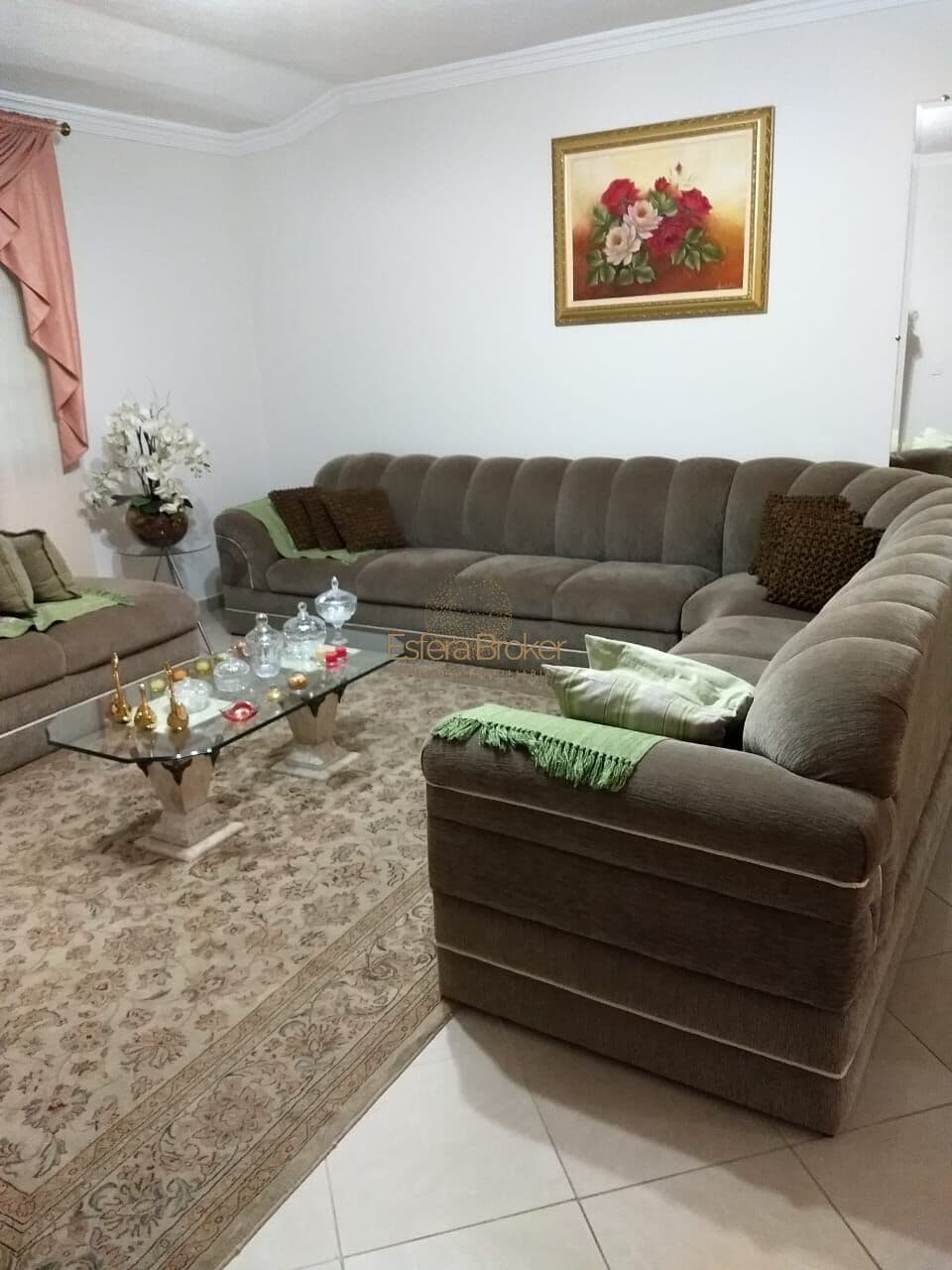 CASA MOBILIADA disponível para venda no bairro Residencial Quatro (Alphaville) - Santana de Parnaíba/SP