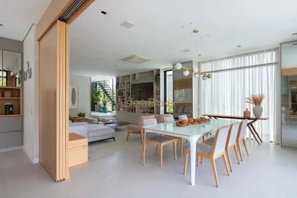 CASA MOBILIADA disponível para venda no bairro Centro Comercial Jubran - Barueri/SP