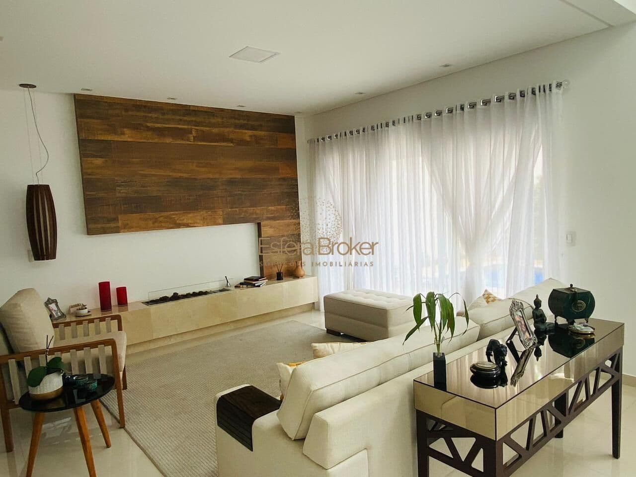 CASA MOBILIADA disponível para venda no bairro Tamboré - Santana de Parnaíba/SP