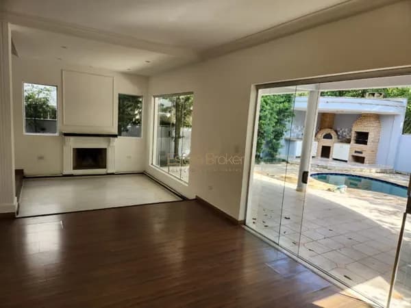 Casa disponível para venda no bairro Tamboré - Santana de Parnaíba/SP