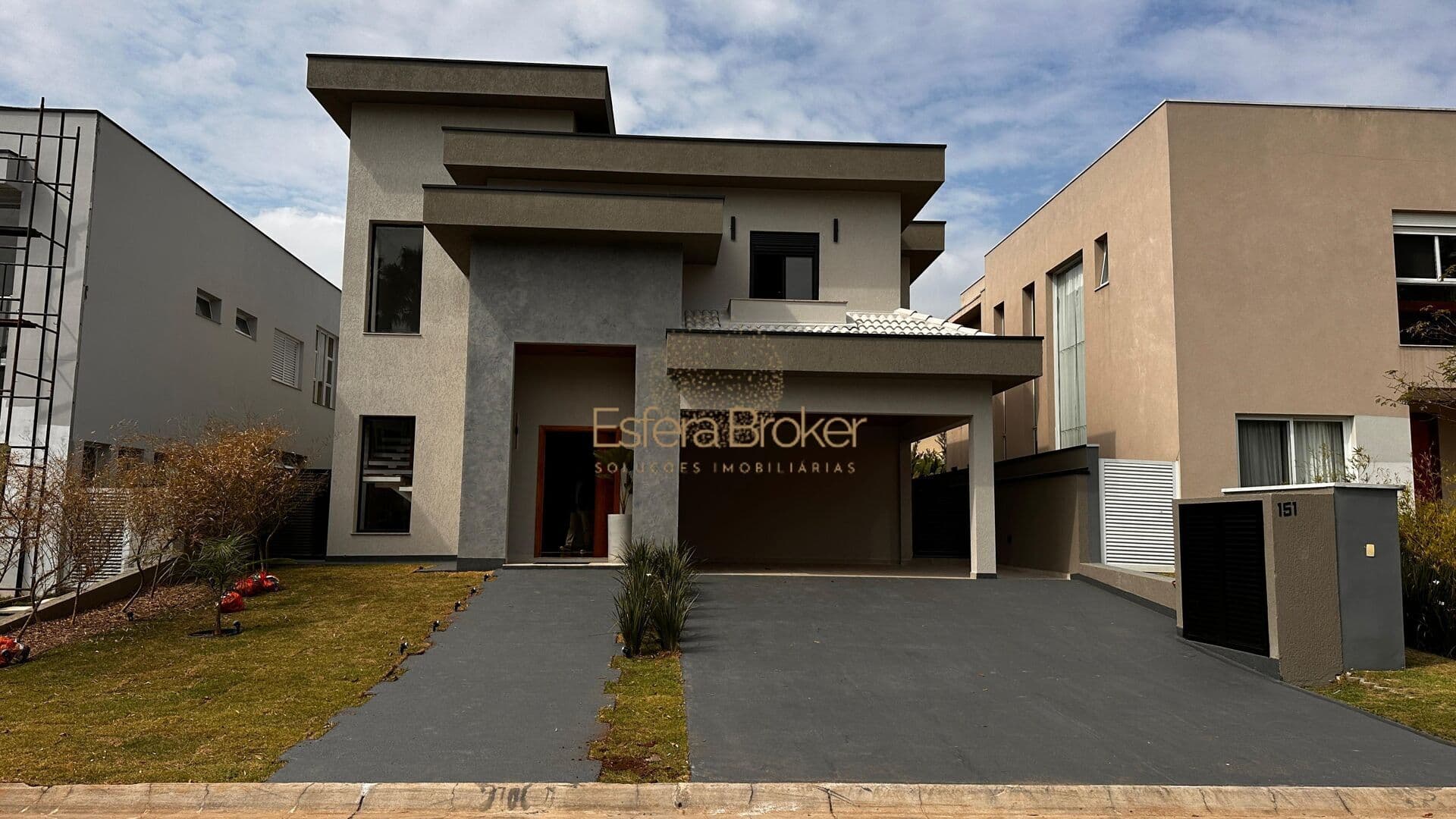 Casa disponível para venda no bairro Tamboré - Santana de Parnaíba/SP