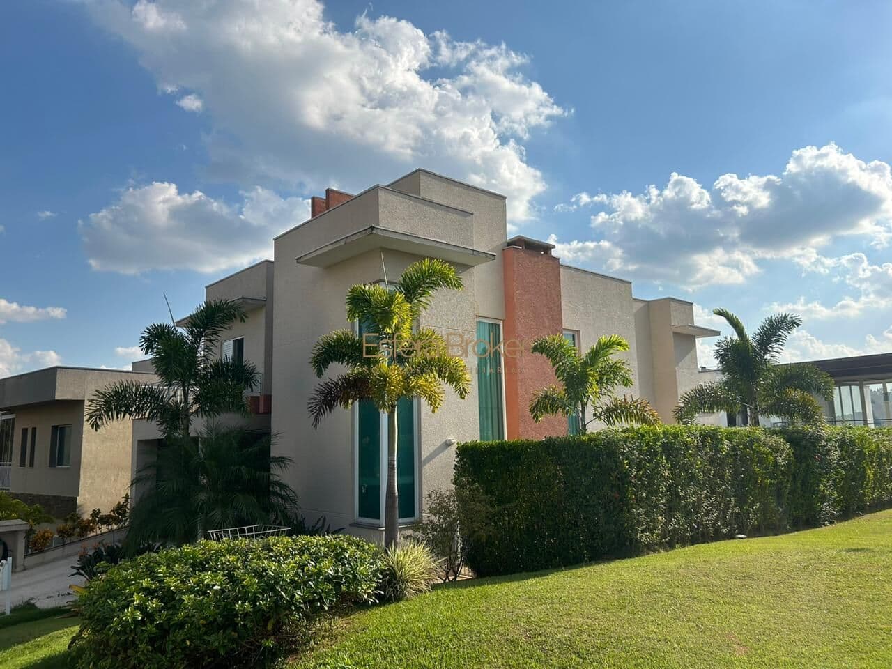 Casa disponível para venda no bairro Tamboré - Santana de Parnaíba/SP