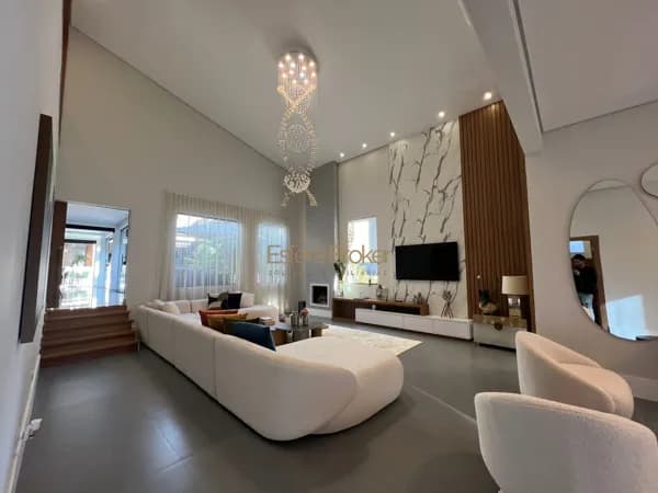 CASA MOBILIADA disponível para venda no bairro Tamboré - Santana de Parnaíba/SP