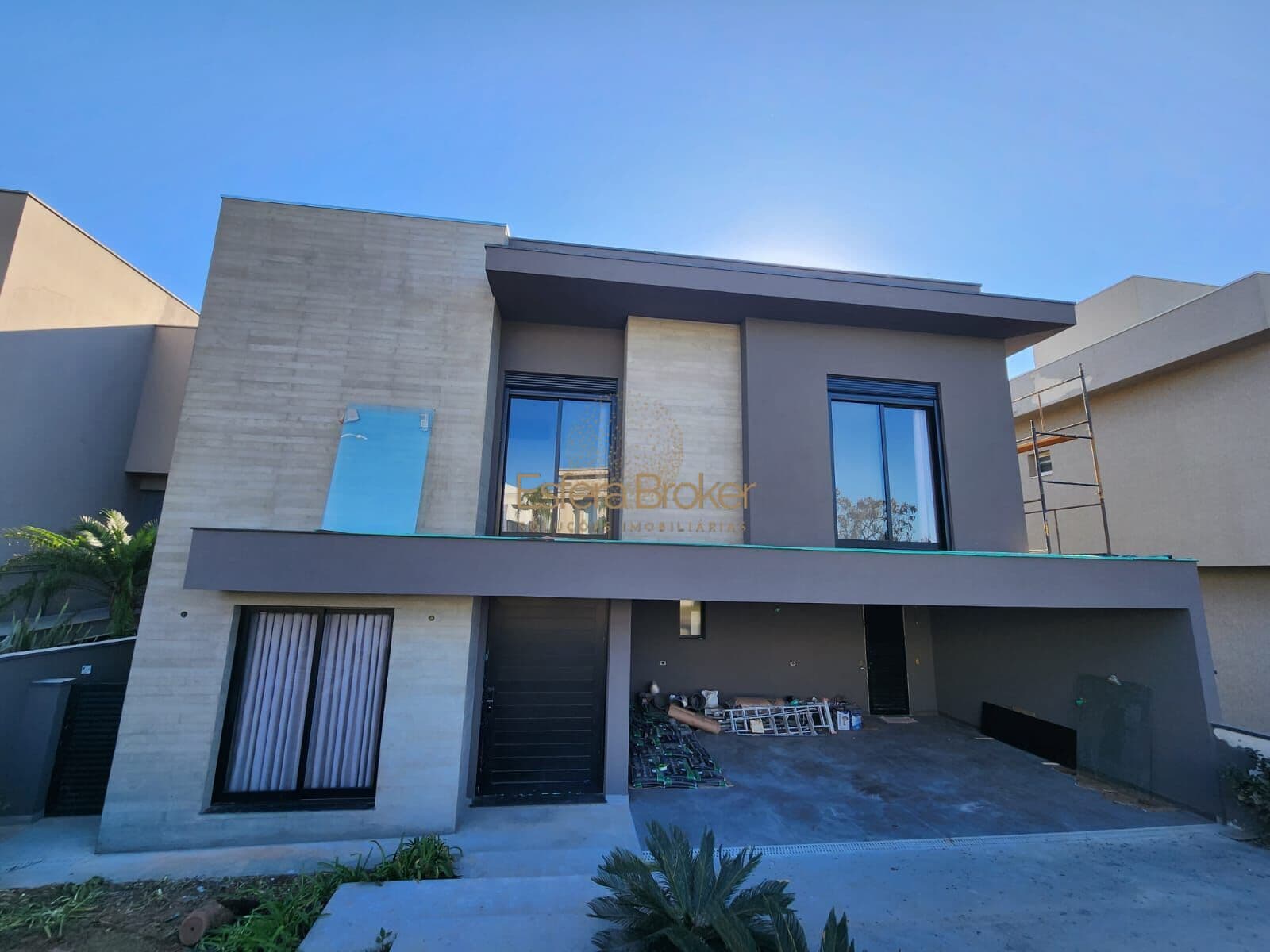 CASA PARCIALMENTE MOBILIADA disponível para venda no bairro Alphaville - Santana de Parnaíba/SP