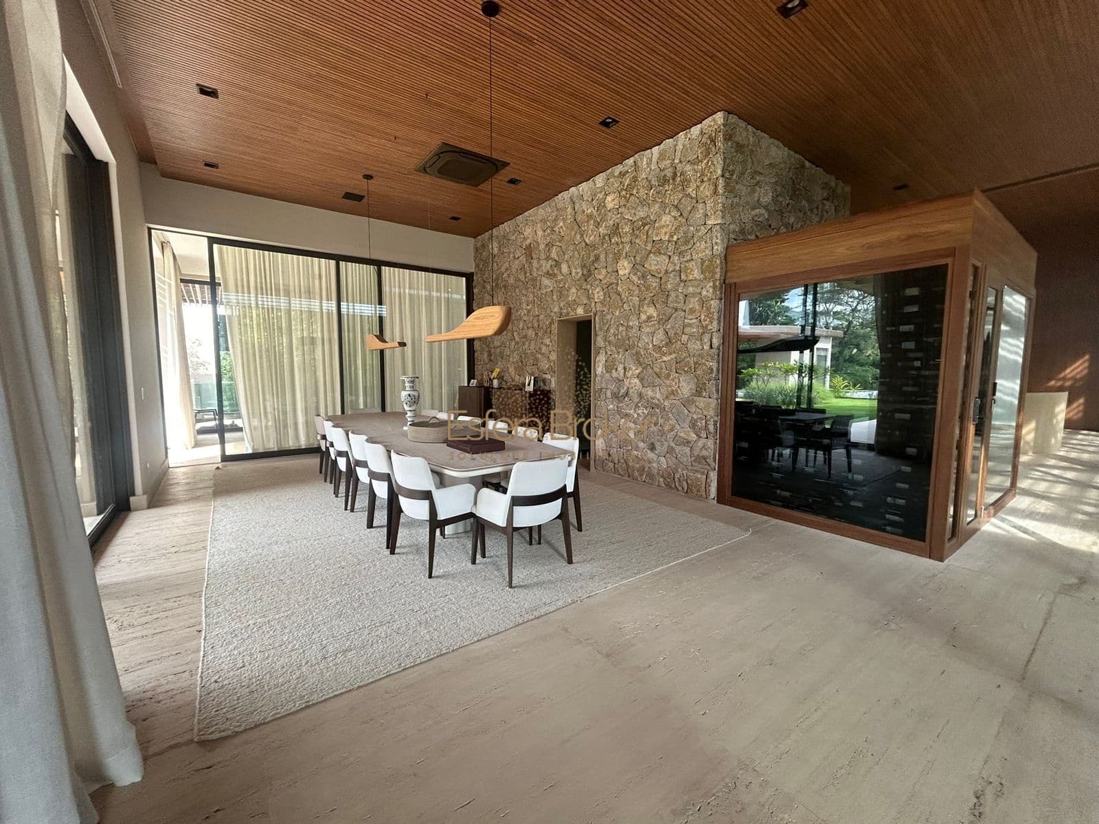Casa disponível para venda no bairro Tamboré - Barueri/SP