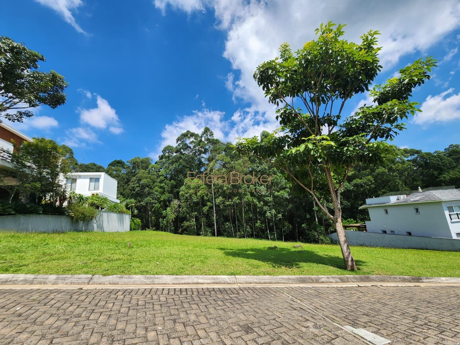 Terreno disponível para venda no bairro Tamboré - Santana de Parnaíba/SP