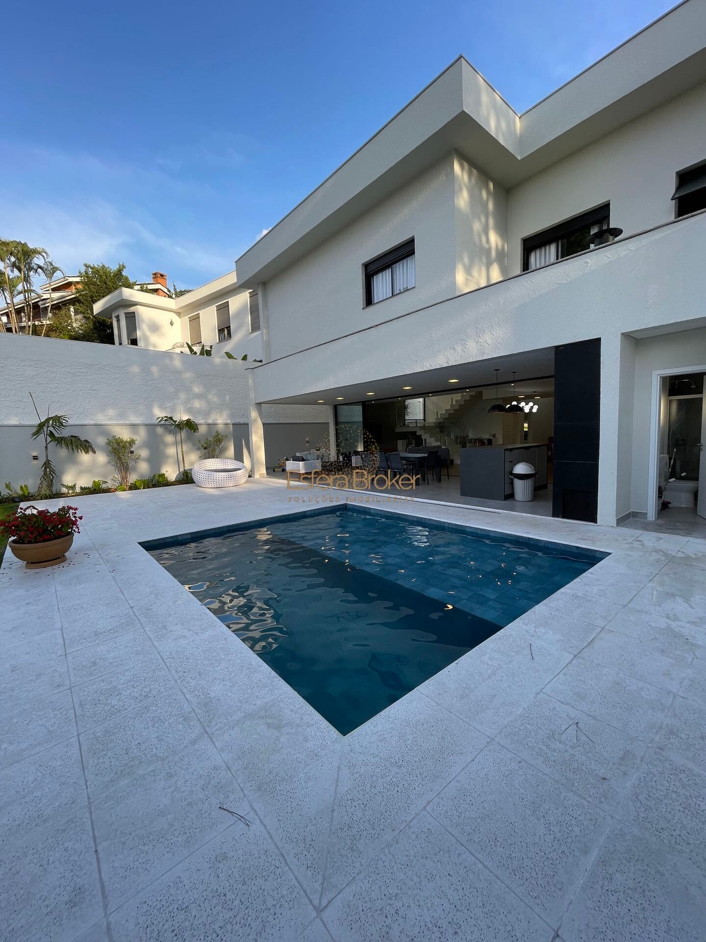 Casa recém construída a venda em Alphaville - Santana de Parnaíba/SP