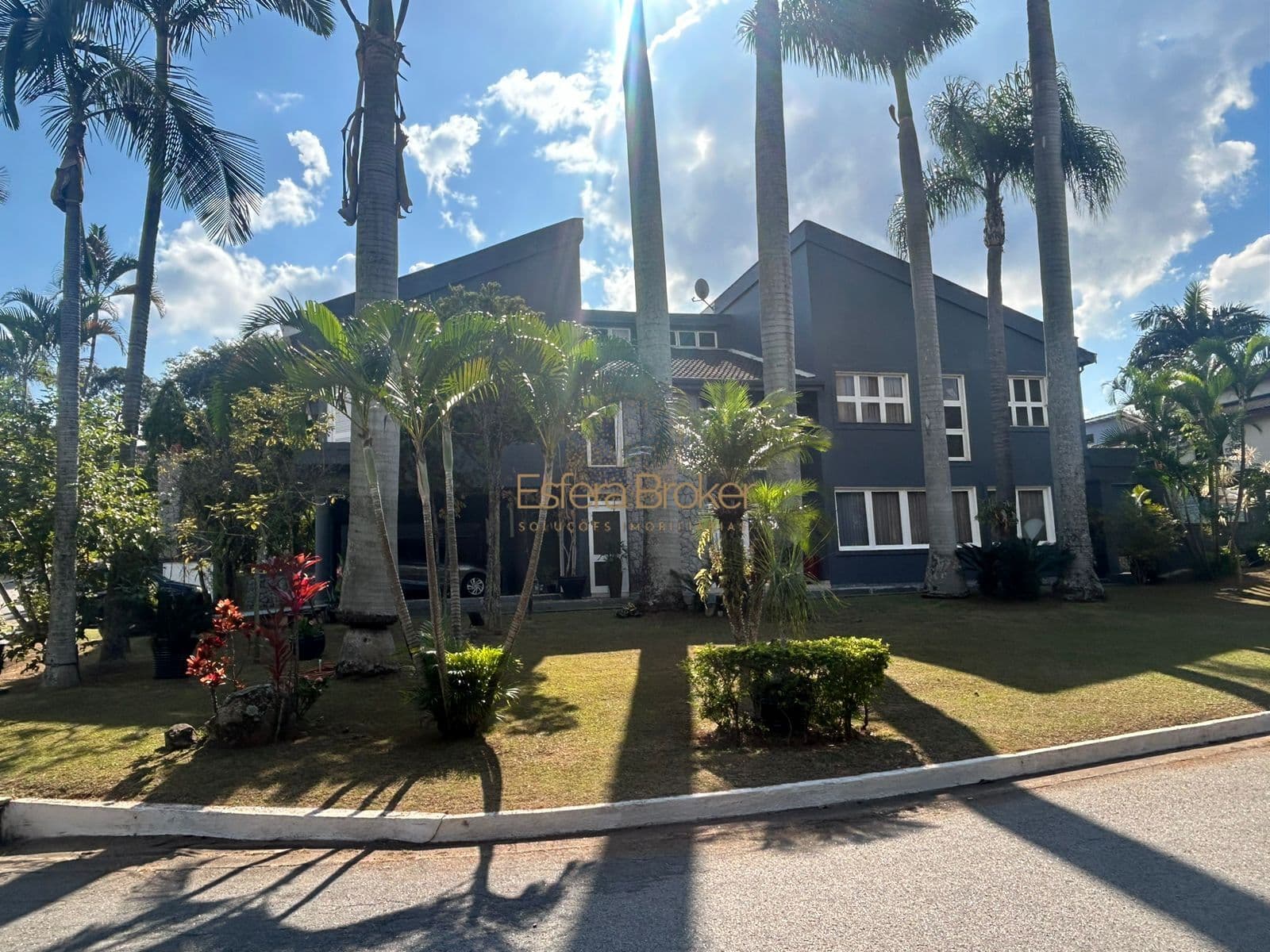 Casa em Santana de Parnaíba - Alphaville