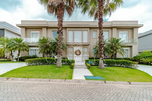 Casa Alto Padrão a venda em Alphaville, Santana de Parnaíba. Totalmente moderna, com vista incrível, privativa e privilegiada para a reserva florestal
