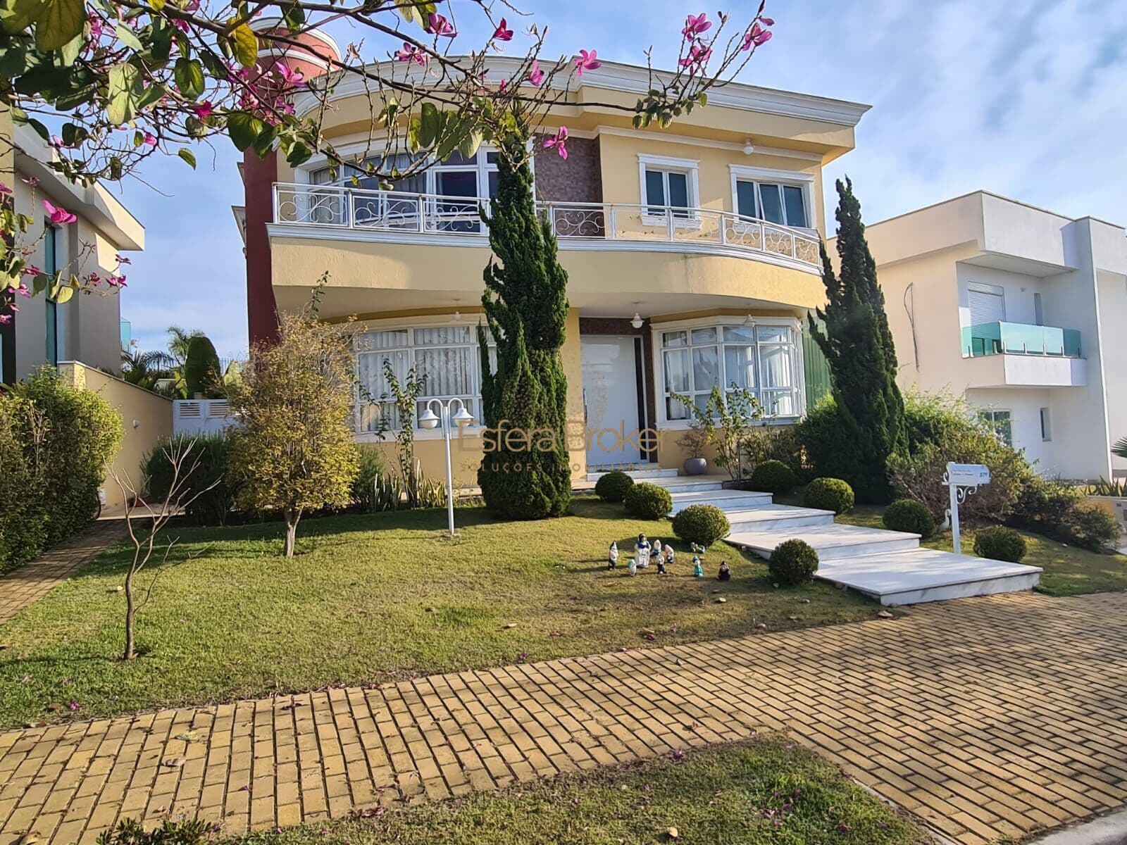Casa de Condomínio em Santana de Parnaíba - Alphaville