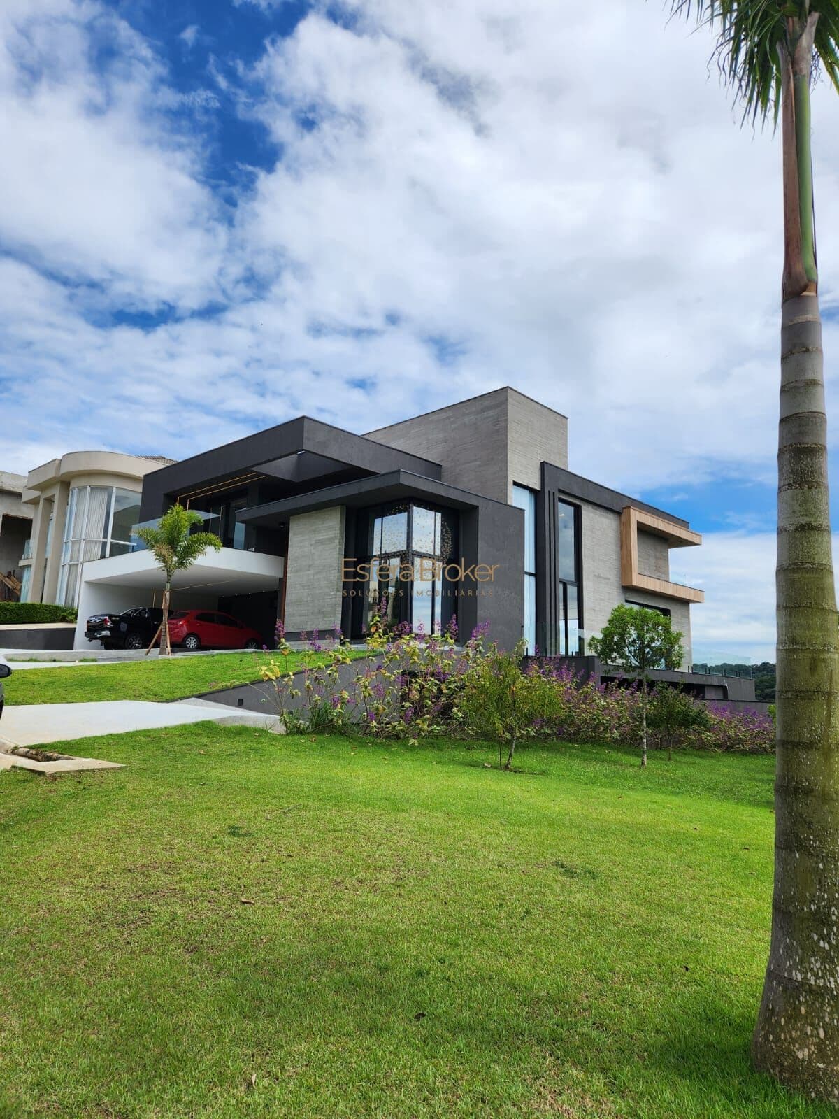 CASA MOBILIADA disponível para venda no bairro Alphaville - Santana de Parnaíba/SP