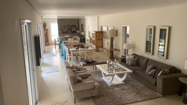 CASA MOBILIADA disponível para venda no bairro Alphaville Industrial - Barueri/SP