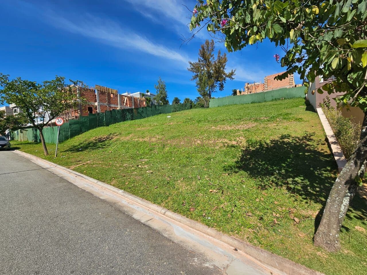 Terreno disponível para venda no bairro Alphaville - Santana de Parnaíba/SP