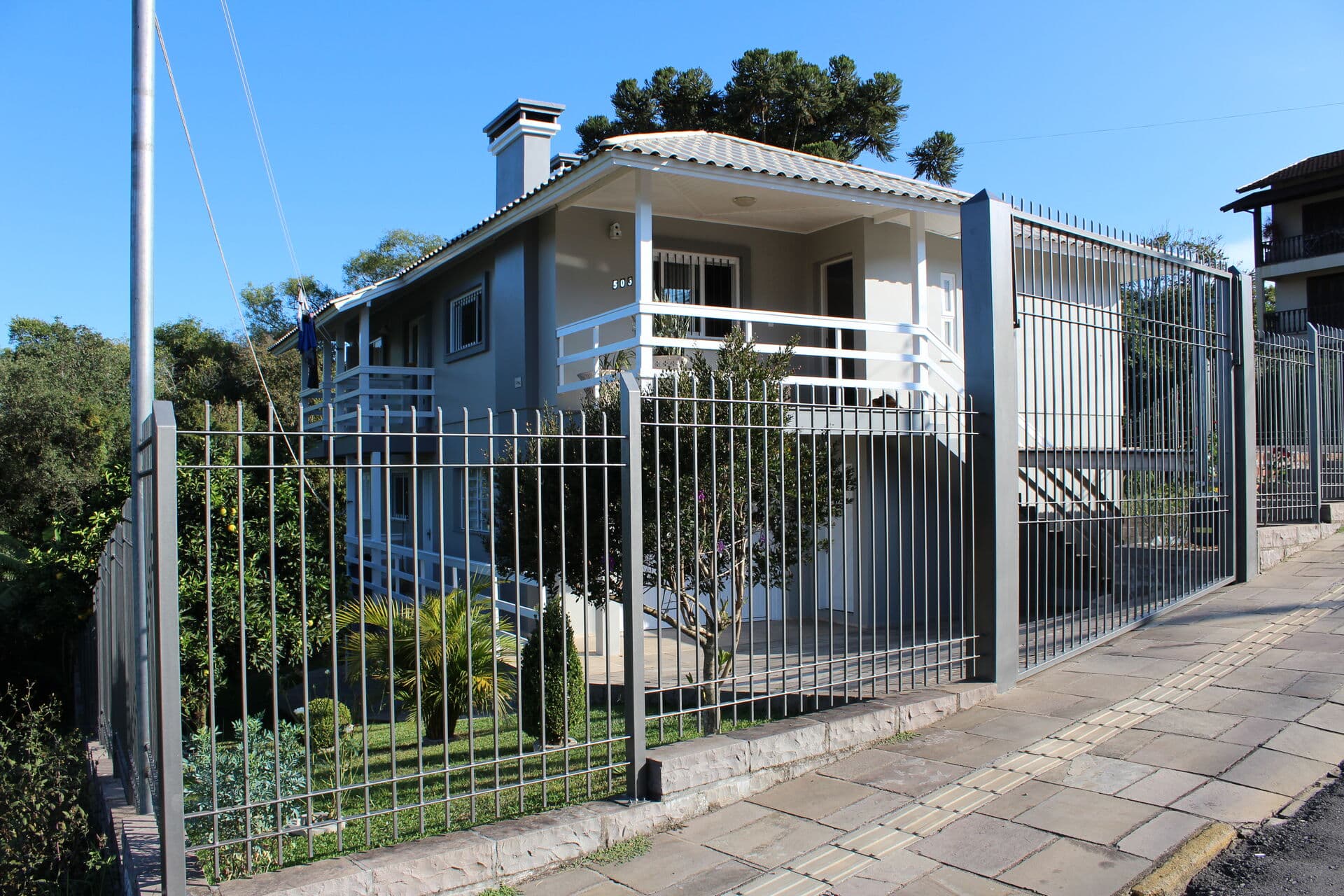 CASA COM 2 MORADIAS
