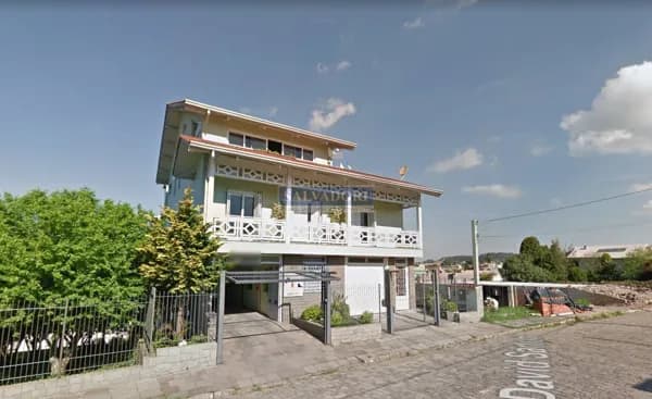 Ampla casa com piscina