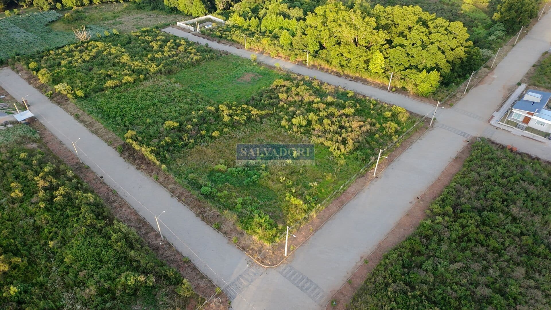 Terreno de esquina com 750,00m²