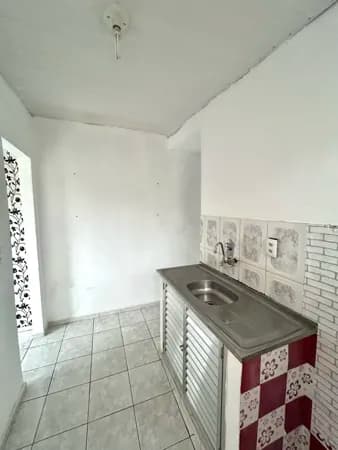 Sobrado com 1 quarto para alugar no bairro Estrela do Norte - São Gonçalo, RJ
