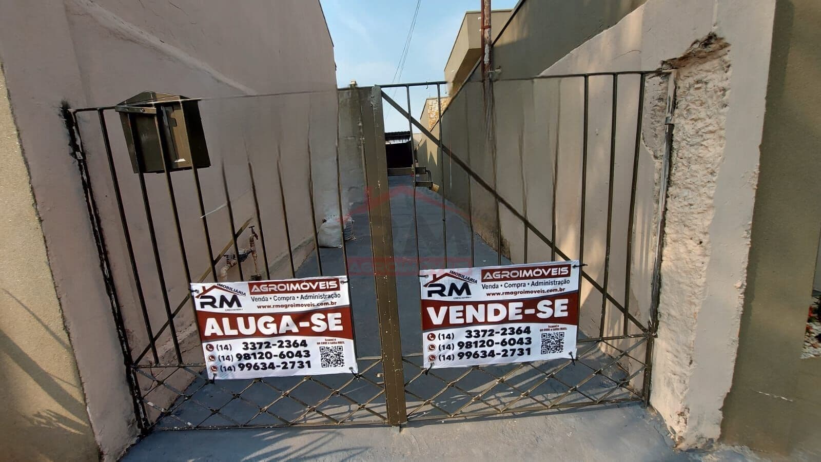 Casa com edícula