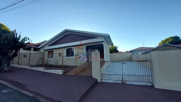 Casa em Santa Cruz do Rio Pardo - Vila Fabiano