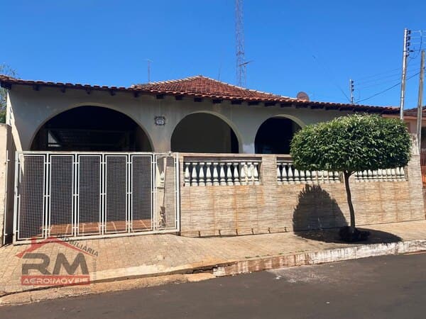 Casa à venda em Santa Cruz do Rio Pardo/SP