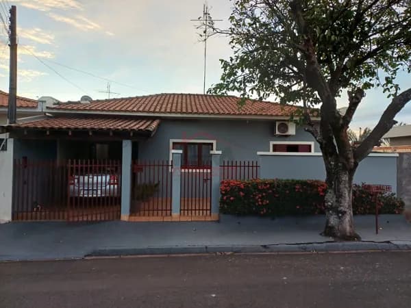 Casa em Santa Cruz do Rio Pardo - Residencial Eldorado