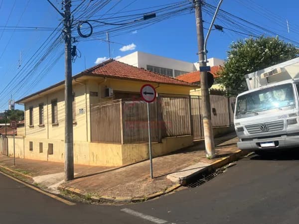 Casa em Santa Cruz do Rio Pardo - Centro