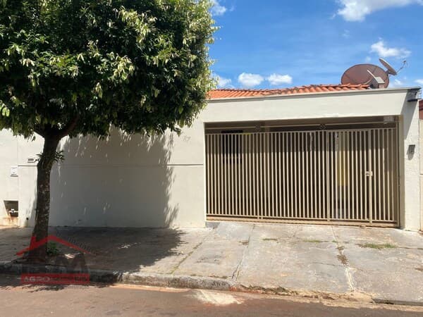 Casa à venda em Santa Cruz do Rio Pardo/SP