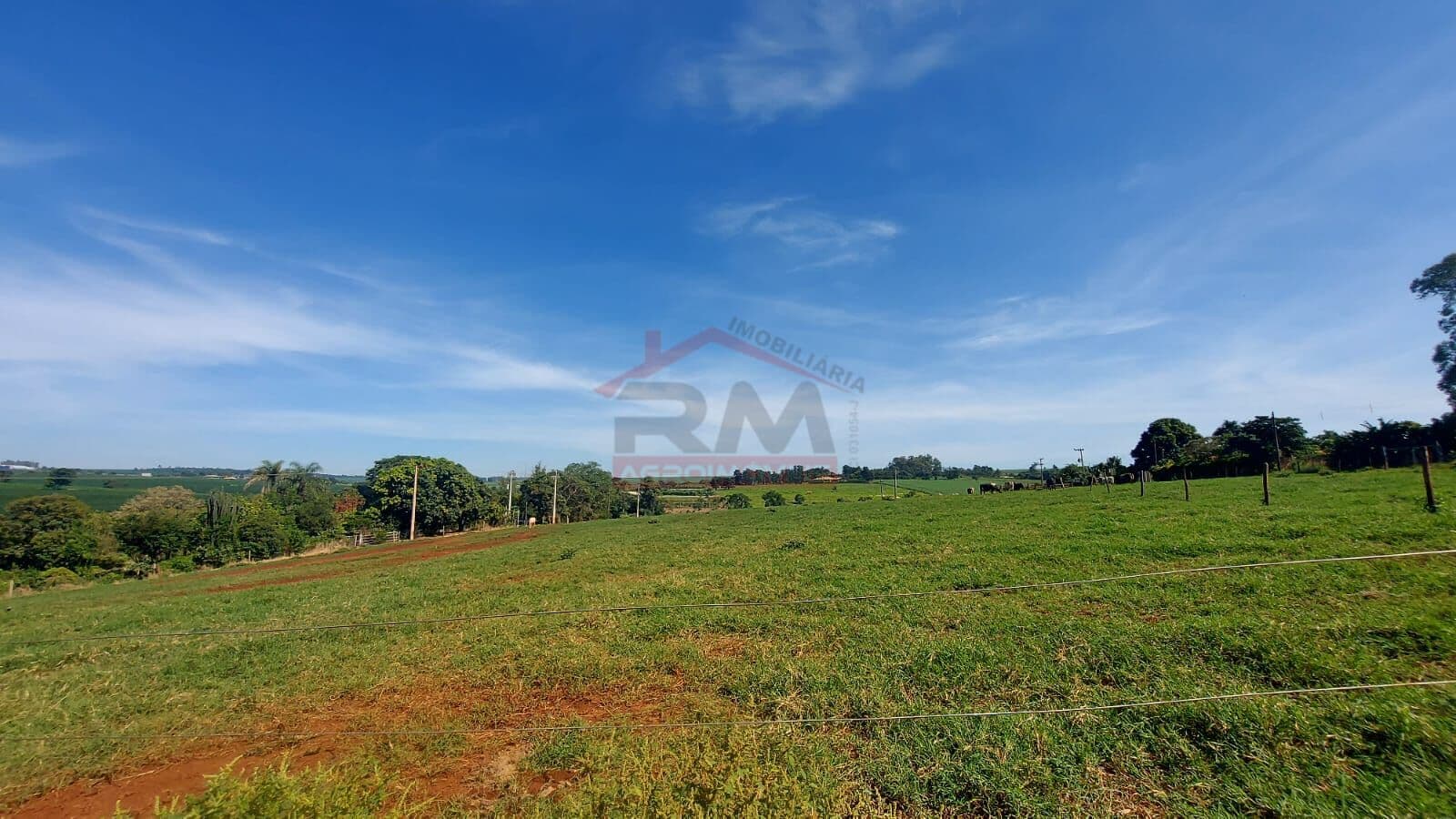 Fazenda/Sítios/Chácaras em Santa Cruz do Rio Pardo - Agua do Recreio